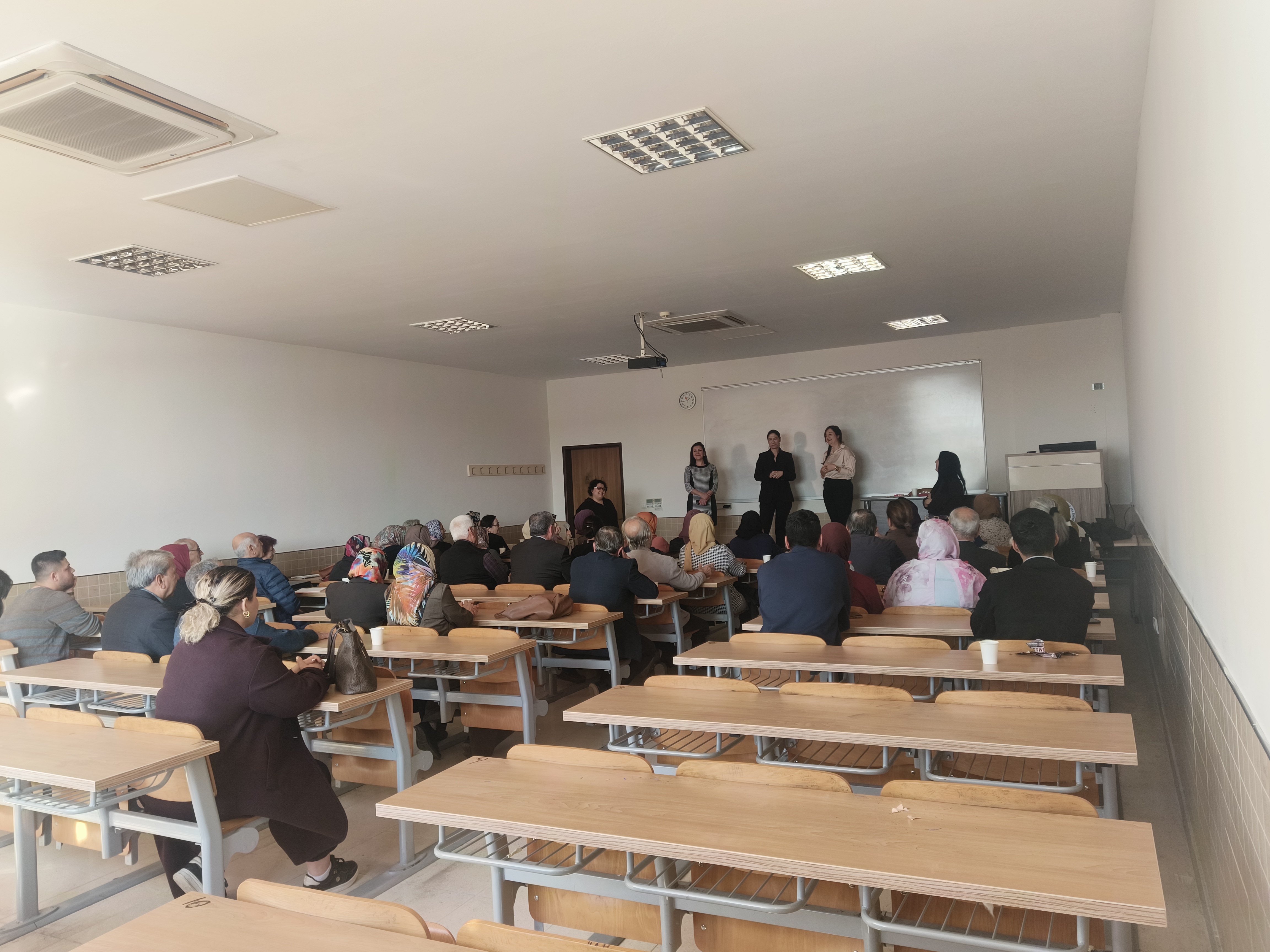 Tazelenme Üniversitesi öğrencilerimiz Sağlık Bilimleri Fakültesi'ni ziyaret ettiler