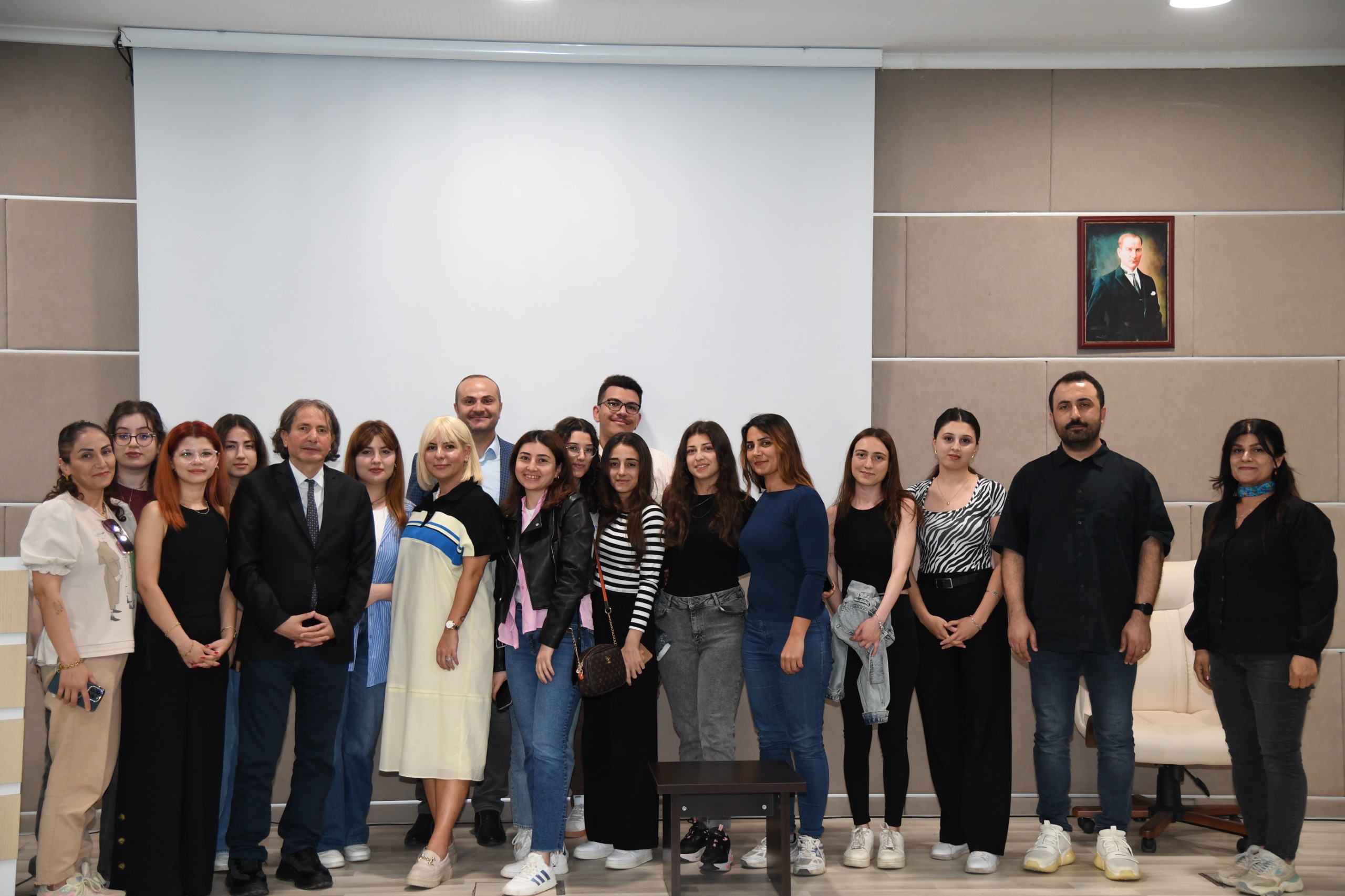 “Küresel Siyasette Güncel Sorunlar” Paneli Yoğun İlgi Gördü