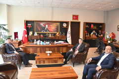 Devlet Hastanesi Başhekimi Mürsel Koçer ve Hastane Müdürü Mustafa Şahin’den Rektörümüze Hayırlı Olsun Ziyareti
