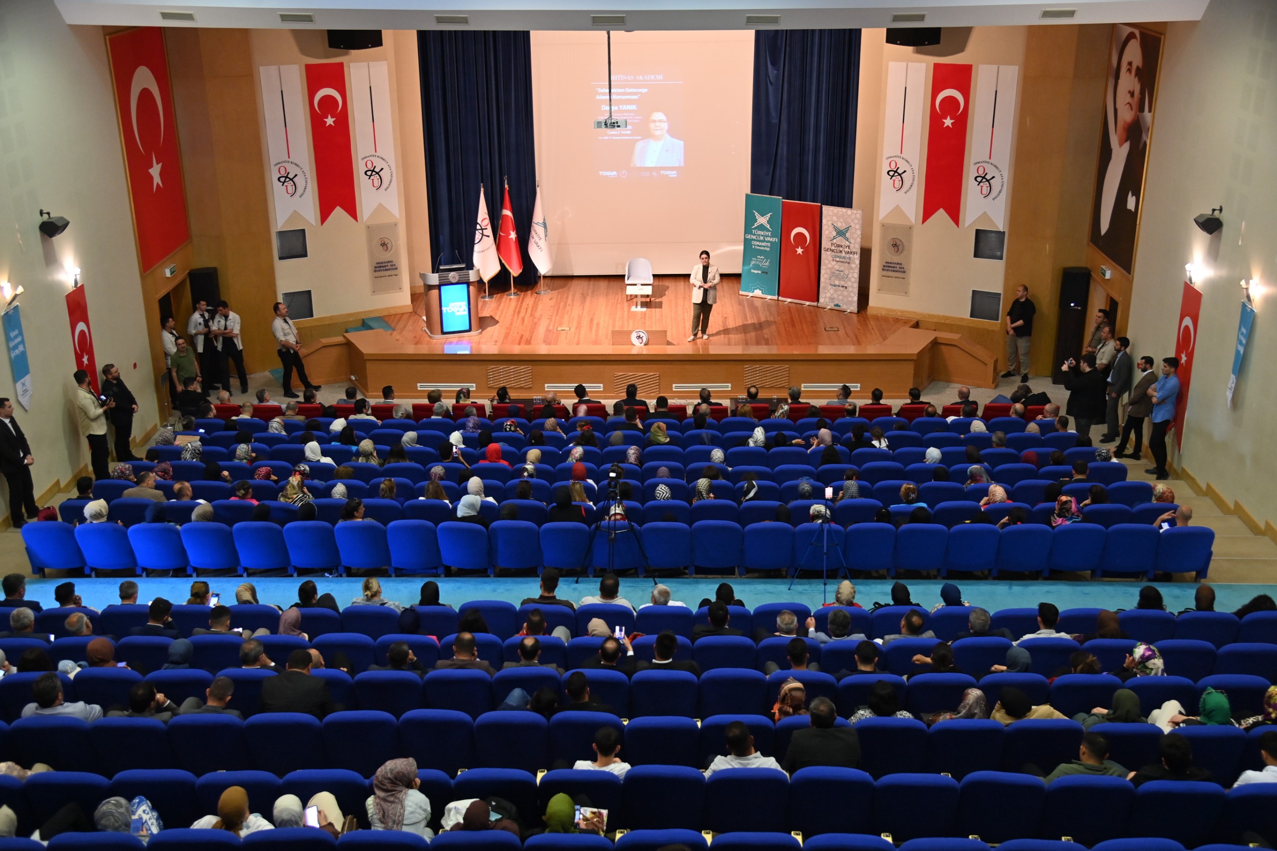 Gelenekten Geleceğe Ailenin Korunması Semineri Üniversitemizde Düzenlendi