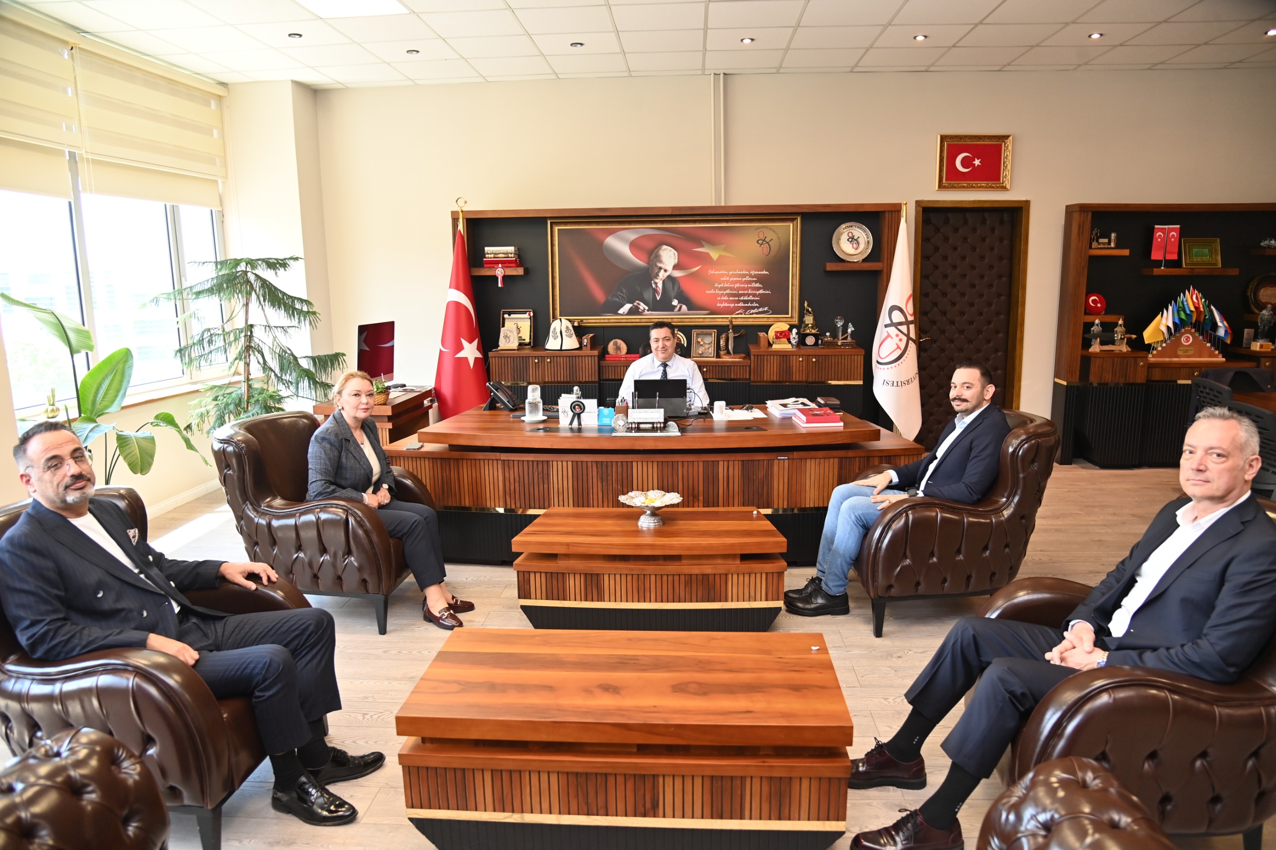 OSMAK GROUP CEO’su Mahmut Kobaner ve Makina Yönetim Kurulu Başkanı İsmihan Kobaner’den Rektörümüze Ziyaret