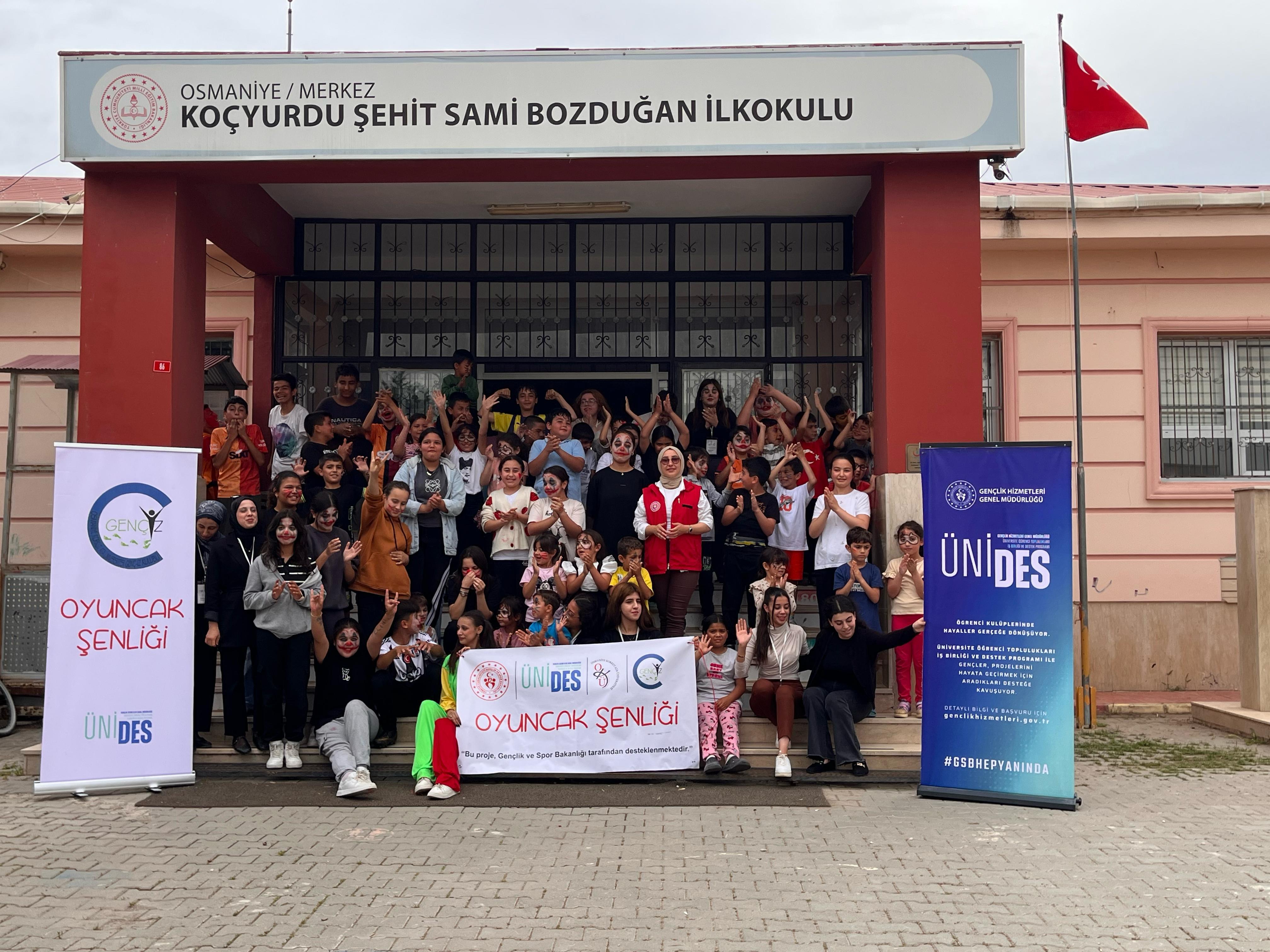 OKÜ Genç-İz Kulübü’nden Köy Okullarına Renkli Dokunuş: ÜNİDES Oyuncak Şenliği Projesi