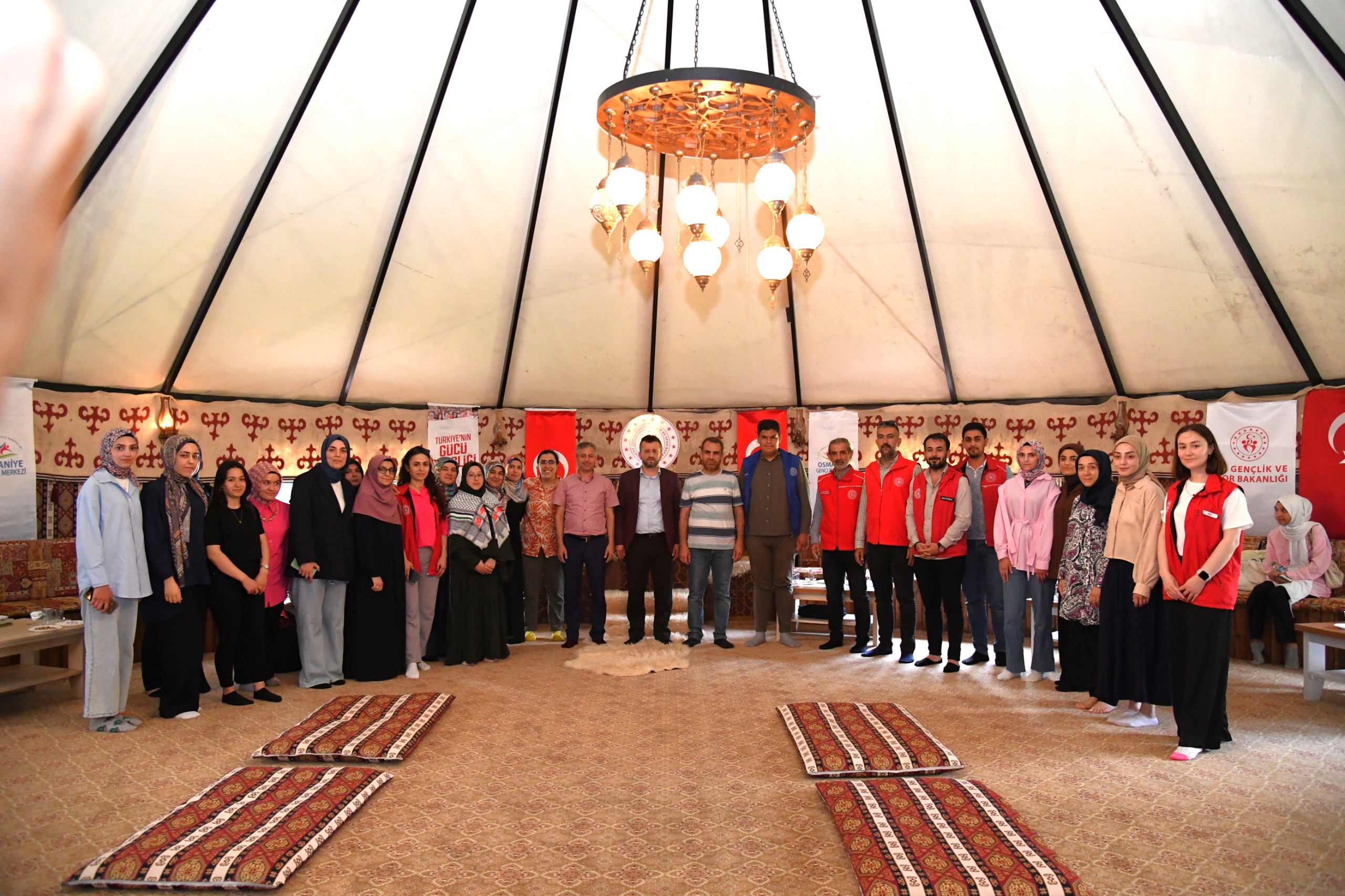 “Ailenin Geleceği ve Gençler” Konferansı Üniversitemizde Gerçekleştirildi