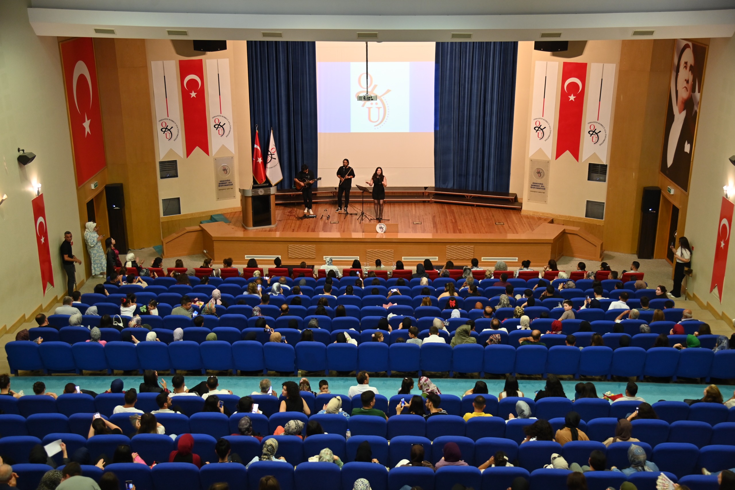 Üniversitemiz Sağlık Bilimleri Fakültesi Ebelik Bölümü’nde Yemin Töreni Coşkusu