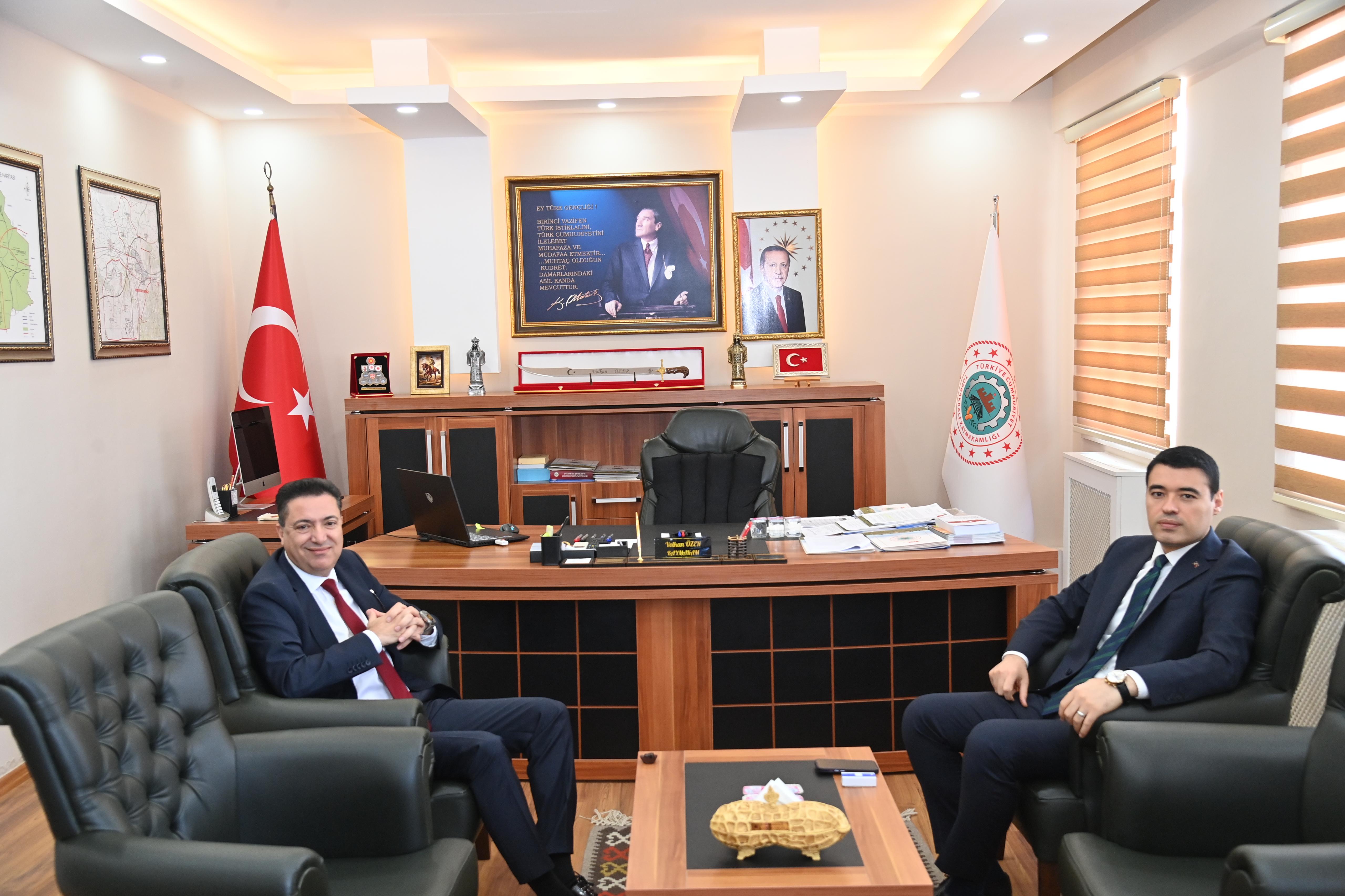 Rektörümüz Prof. Dr. Turgay Uzun’dan Toprakkale Kaymakamı Volkan Özer’e Ziyaret