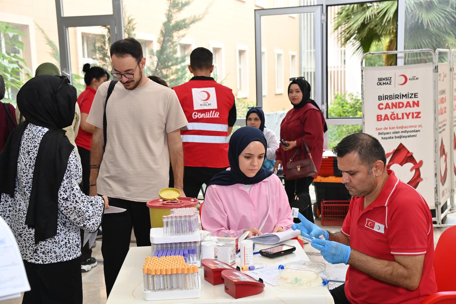 Üniversitemizde Kan Bağış Kampanyası Düzenlendi