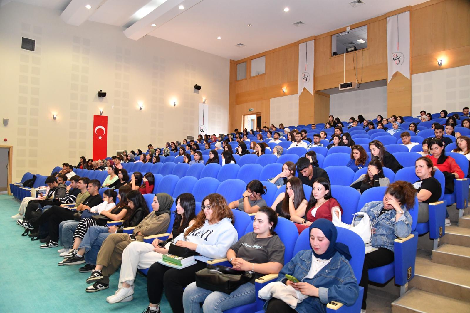 “Kendine İyi Bak” Eğitimiyle Gençlerin Ruh Sağlığına Destek