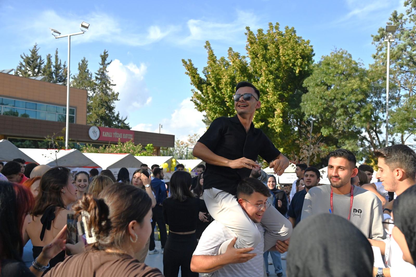 OKÜ Kulüp Tanıtım Günleri Renkli Görüntülere Sahne Oldu
