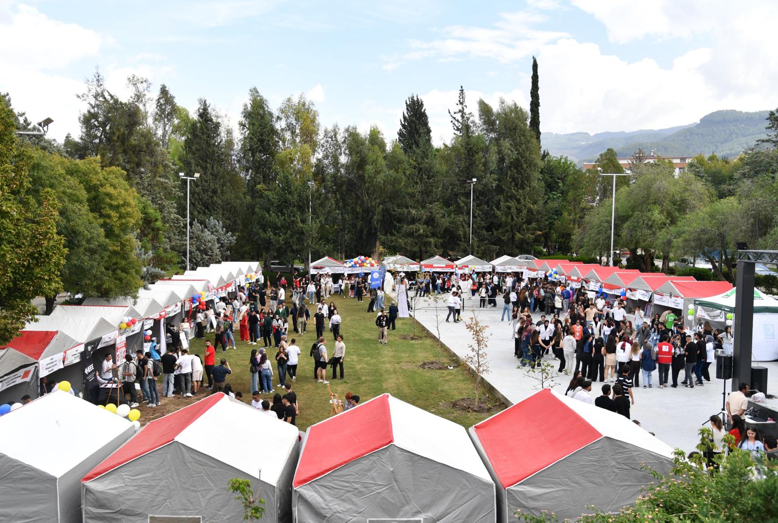 OKÜ Kulüp Tanıtım Günleri Renkli Görüntülere Sahne Oldu