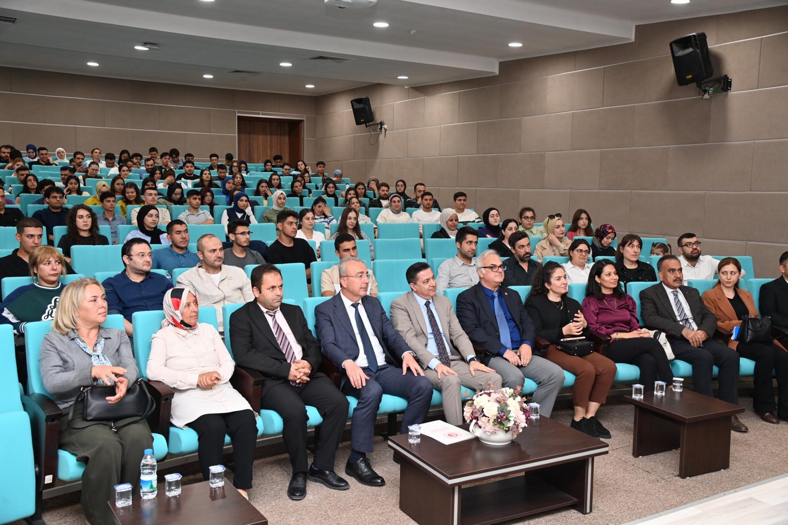 Üniversitemizde “Kampüste Dayanışmanın Gücü: Kooperatifçilikle Tanış” Konferansı Düzenlendi