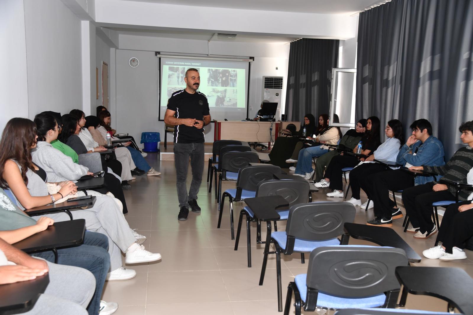 Üniversitemizde “Narko Gençlik” ve “Narko Rehber” Eğitimleri Gerçekleştirildi