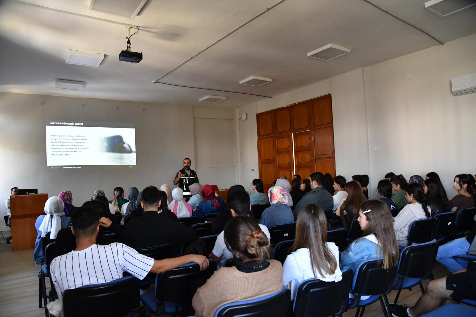 Üniversitemizde “Narko Gençlik” ve “Narko Rehber” Eğitimleri Gerçekleştirildi