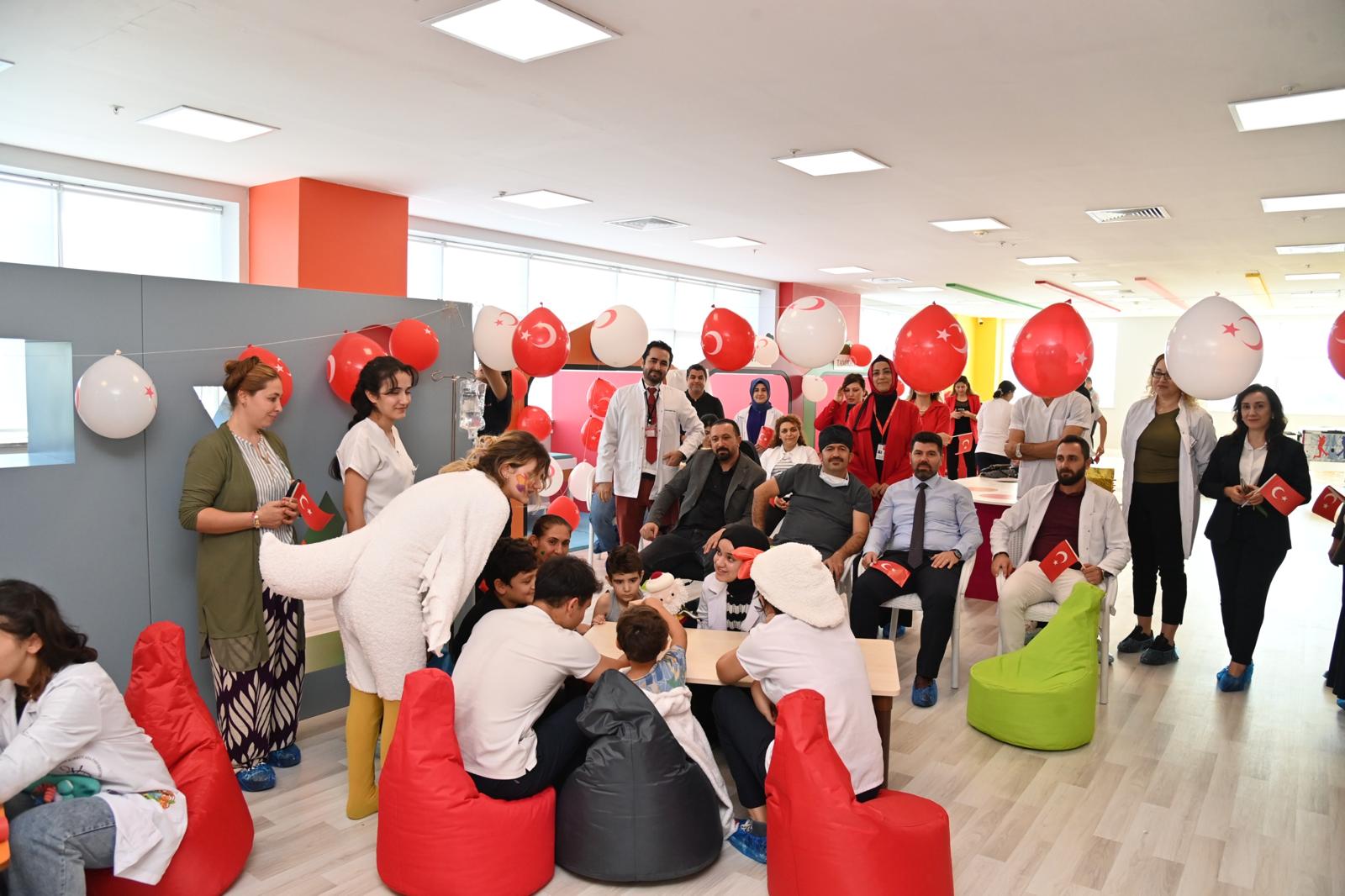 Üniversitemiz ve Osmaniye Eğitim ve Araştırma Hastanesinden Cumhuriyet Coşkusu