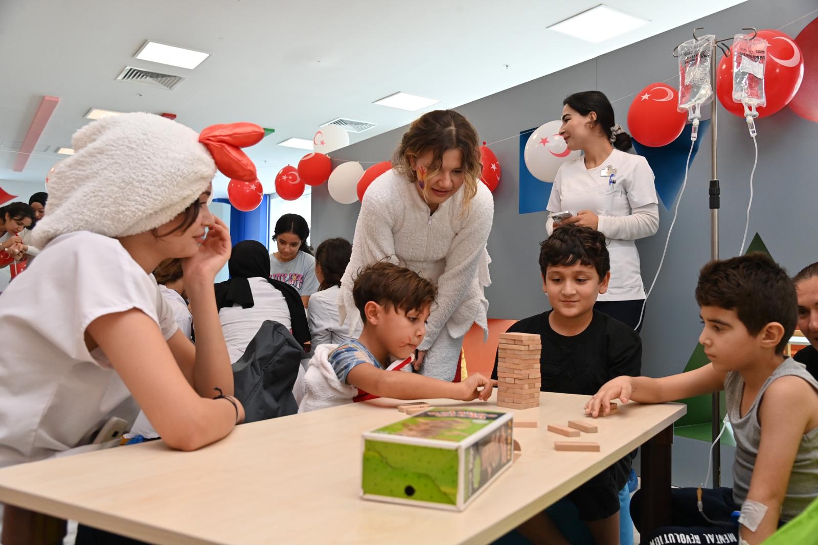 Üniversitemiz ve Osmaniye Eğitim ve Araştırma Hastanesinden Cumhuriyet Coşkusu