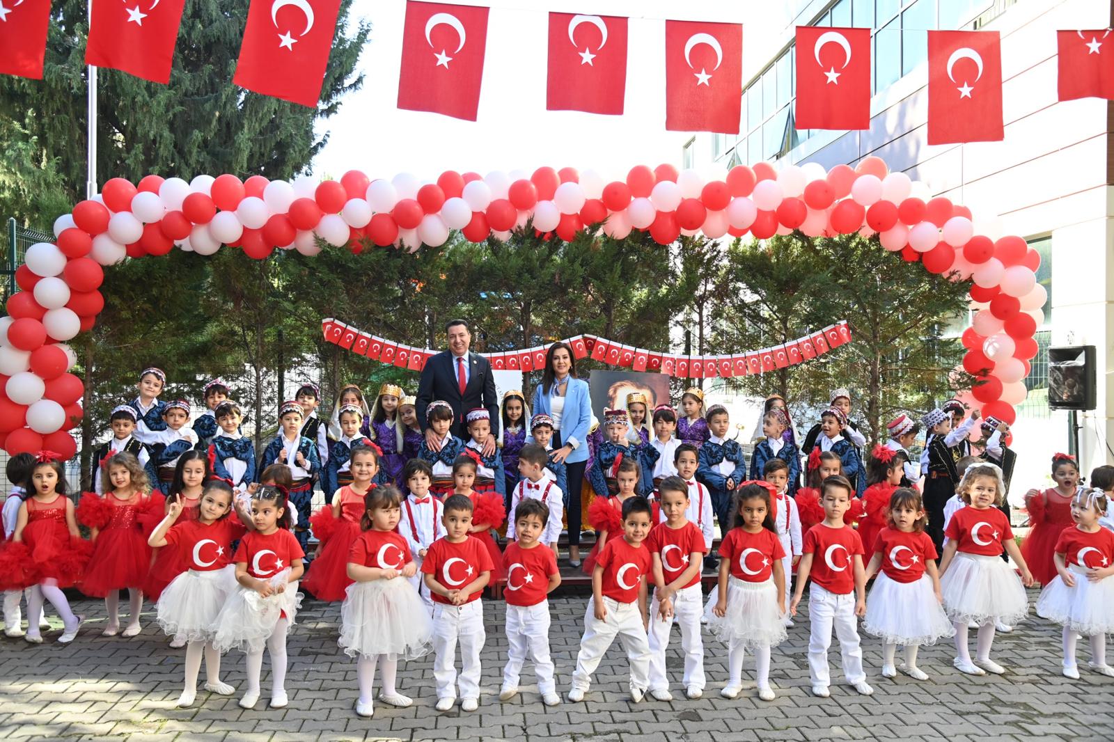 Üniversitemiz Anaokulu Öğrencilerinden Cumhuriyet Bayramı Coşkusu