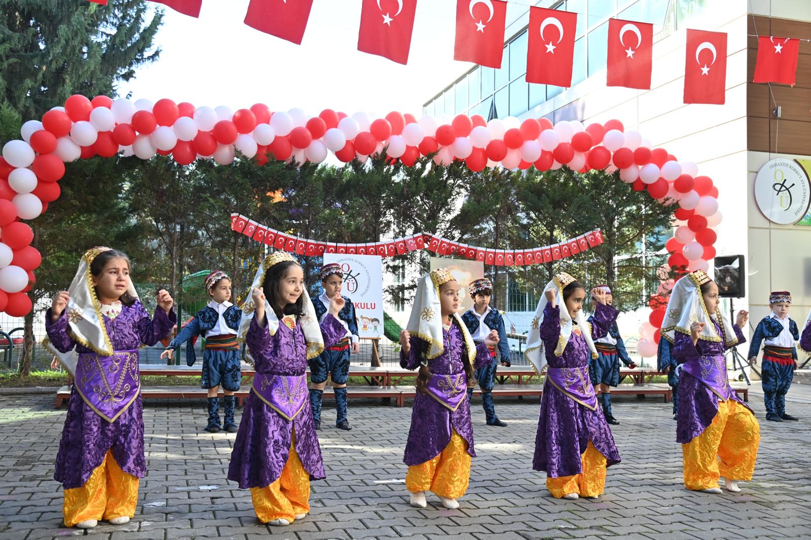 Üniversitemiz Anaokulu Öğrencilerinden Cumhuriyet Bayramı Coşkusu