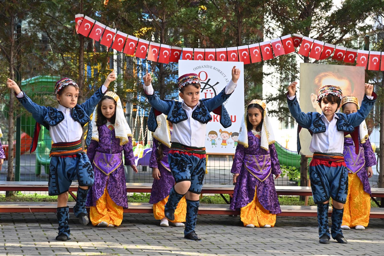 Üniversitemiz Anaokulu Öğrencilerinden Cumhuriyet Bayramı Coşkusu