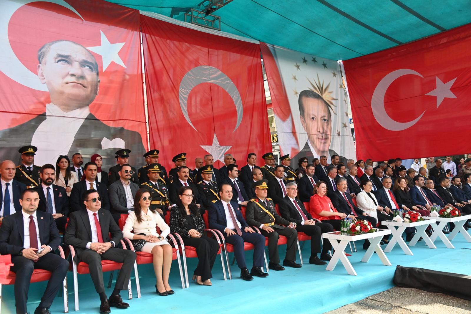 Rektörümüz Prof. Dr. Turgay Uzun, Cumhuriyet’in 102. Yılı Kutlamalarına Katıldı