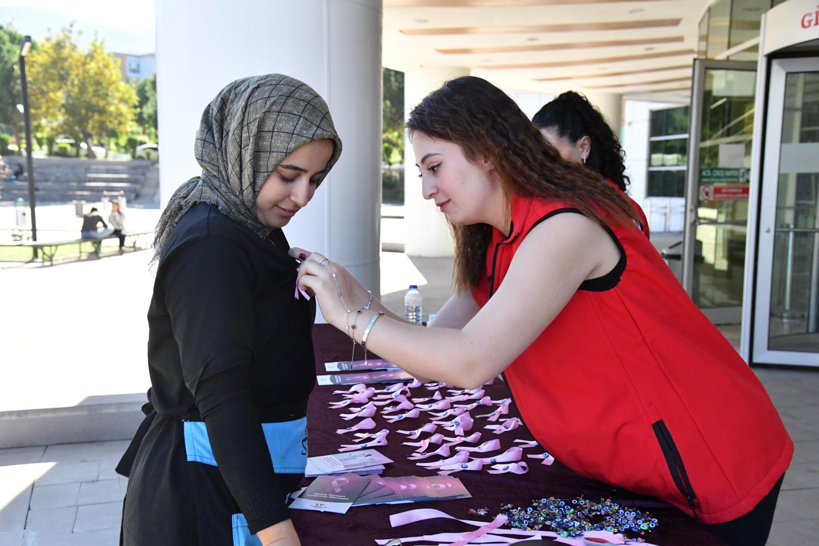 Üniversitemizde Meme Kanserine Karşı Farkındalık Etkinliği Düzenlendi