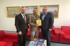 Todur Zanet’ten Osmaniye Korkut Ata Üniversitesi Kütüphanesine Anlamlı Bağış