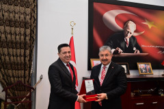 Rektörümüz Prof. Dr. Turgay Uzun’dan Osmaniye Valisi Dr. Erdinç Yılmaz’a Teşekkür Ziyareti