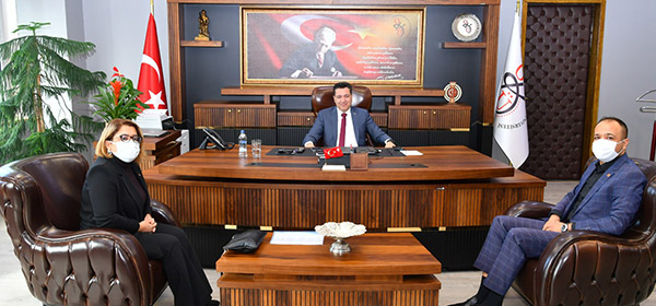 Üniversitemiz Rektörü Prof. Dr. Turgay Uzun'a Hayırlı Olsun Ziyaretleri Sürüyor