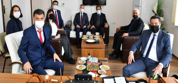 Üniversitemiz Rektörü, FEF, BESYO ve Sağlık Hizmetleri Yüksekokuluna Ziyarette Bulundu