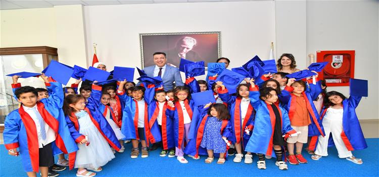 Minik OKÜ'lülerin Mezuniyet Heyecanı