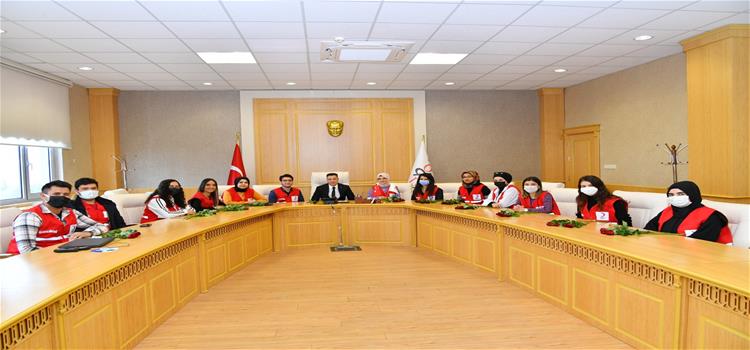 OKÜ Kızılay Kulübünden Rektörümüze Ziyaret