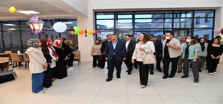Rektörümüz Yurtta Kalan Üniversitemiz Öğrencileri ile Bir Araya Geldi