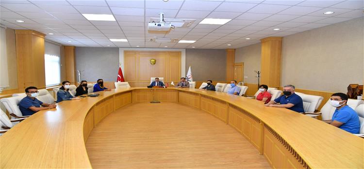 Rektörümüz Prof. Dr. Turgay Uzun, Üniversitemiz Bölümleriyle “Akademik Verimliliği Arttırma ve İstişare Toplantıları” Gerçekleştiriyor