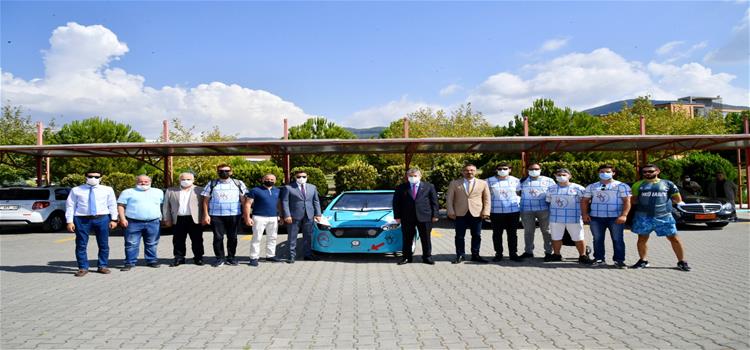 Osmaniye Valisi Dr. Erdinç Yılmaz, Üniversitemiz Elektrikli Aracı