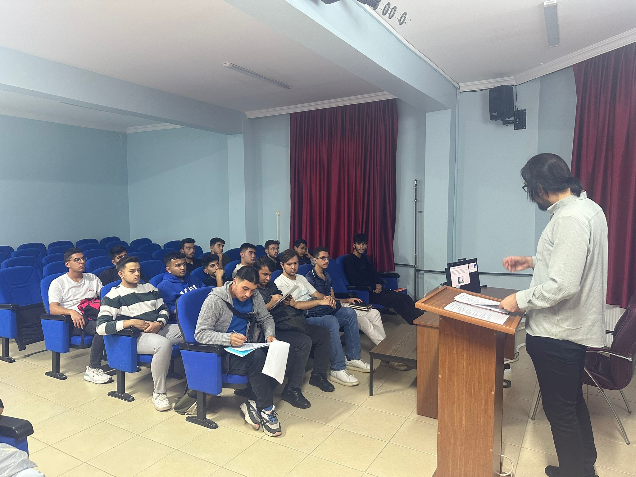 ULAŞTIRMA HİZMETLERİ BÖLÜMÜ/ RAYLI SİSTEMLER İŞLETMECİLİĞİ PROGRAMI 2. SINIFTAKİ ÖĞRENCİLER İÇİN ÖĞRENCİ KALİTE BİLGİLENDİRME SUNUMU GERÇEKLEŞTİRİLDİ.