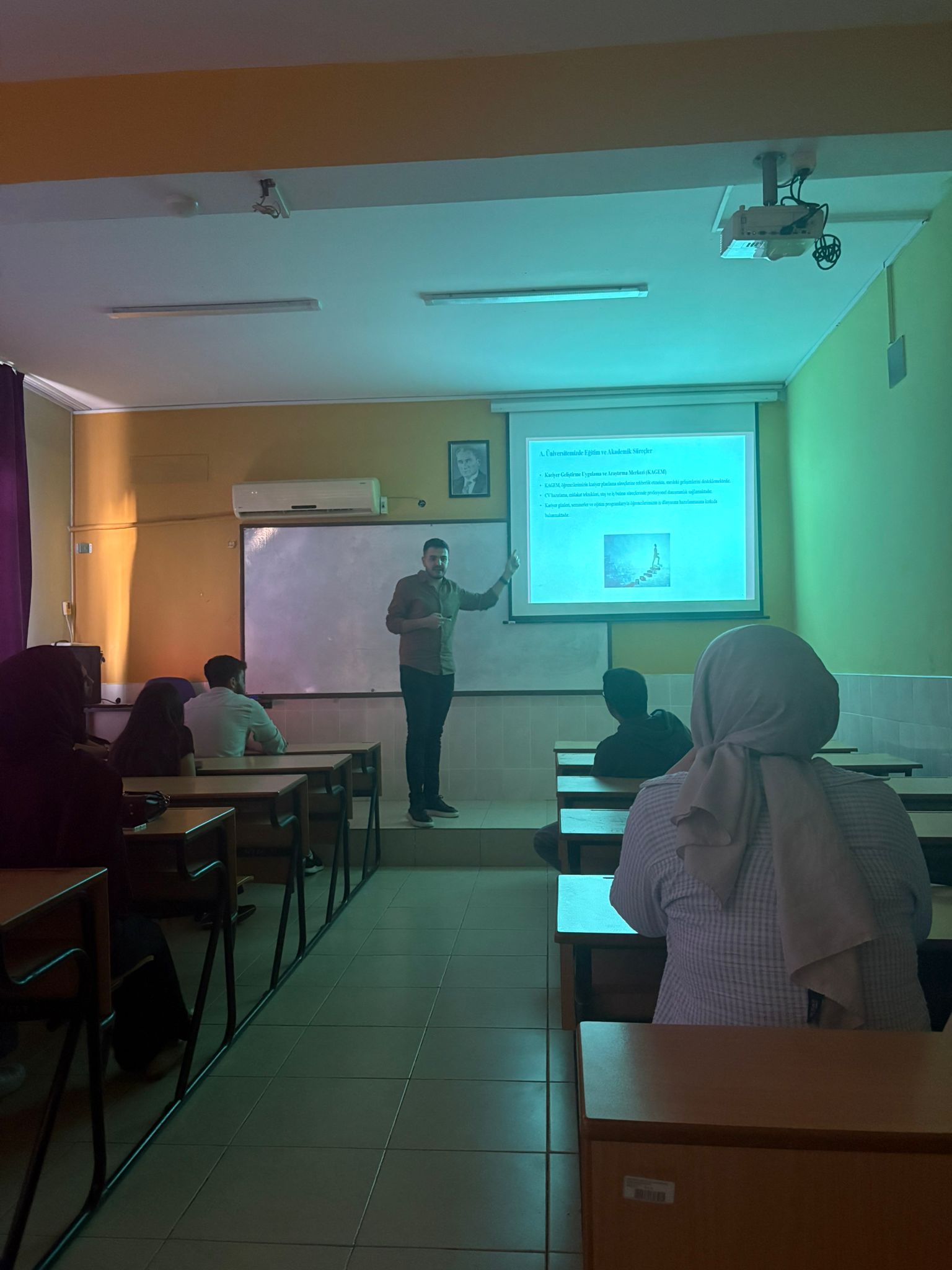 ULAŞTIRMA HİZMETLERİ BÖLÜMÜ/ RAYLI SİSTEMLER İŞLETMECİLİĞİ PROGRAMI 1. SINIFTAKİ ÖĞRENCİLER İÇİN ÖĞRENCİ KALİTE BİLGİLENDİRME SUNUMU GERÇEKLEŞTİRİLDİ.