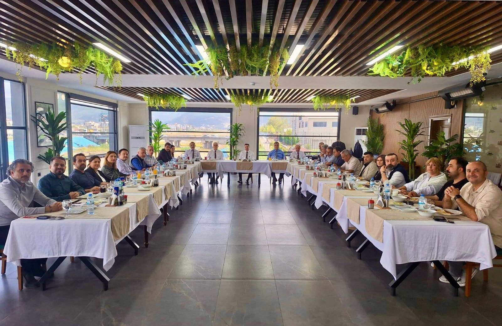 İİBF Dekanlığınca Düzenlenen Öğle Yemeğinde Rektörümüz ve Fakülte Yönetimi Bir Araya Geldi