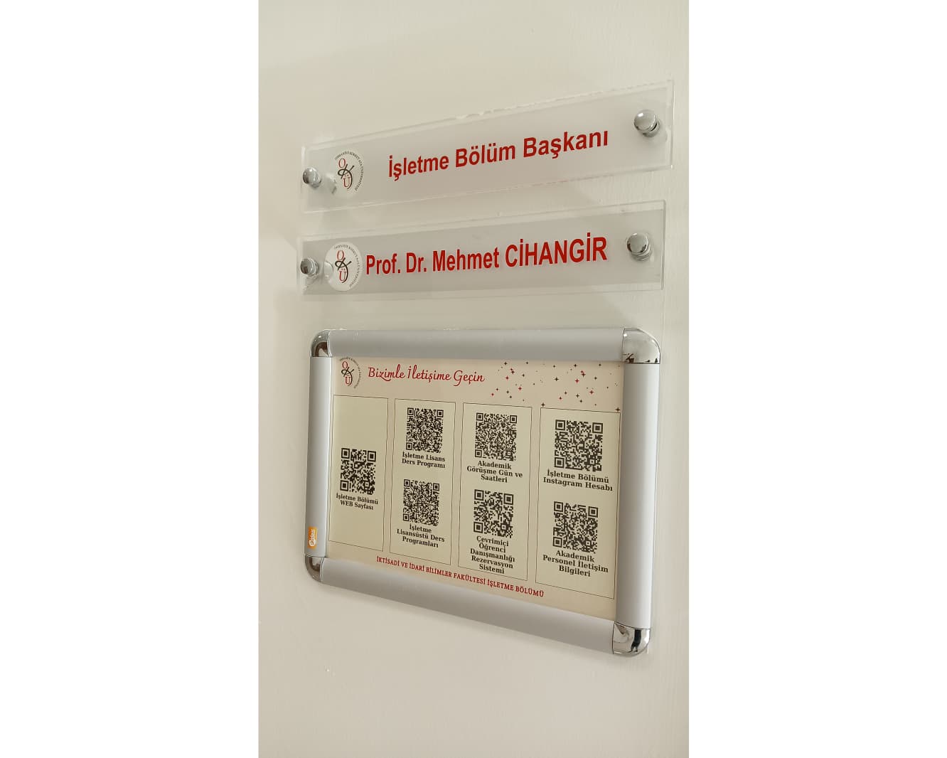 İŞLETME BÖLÜMÜNDE QR KODLU BİLGİ PANOLARI
