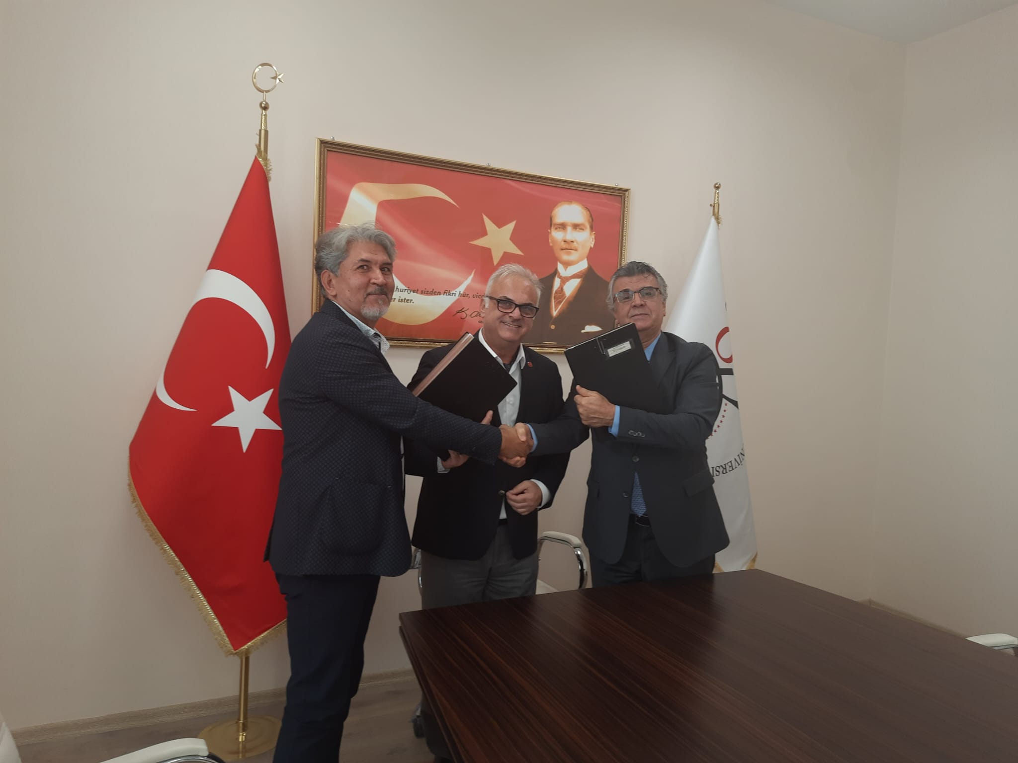 İŞLETME VE ULUSLARARASI TİCARET VE LOJİSTİK BÖLÜMLERİ ARASINDA ÇİFT ANADAL VE YAN DAL PROTOKOLLERİ İMZALANDI