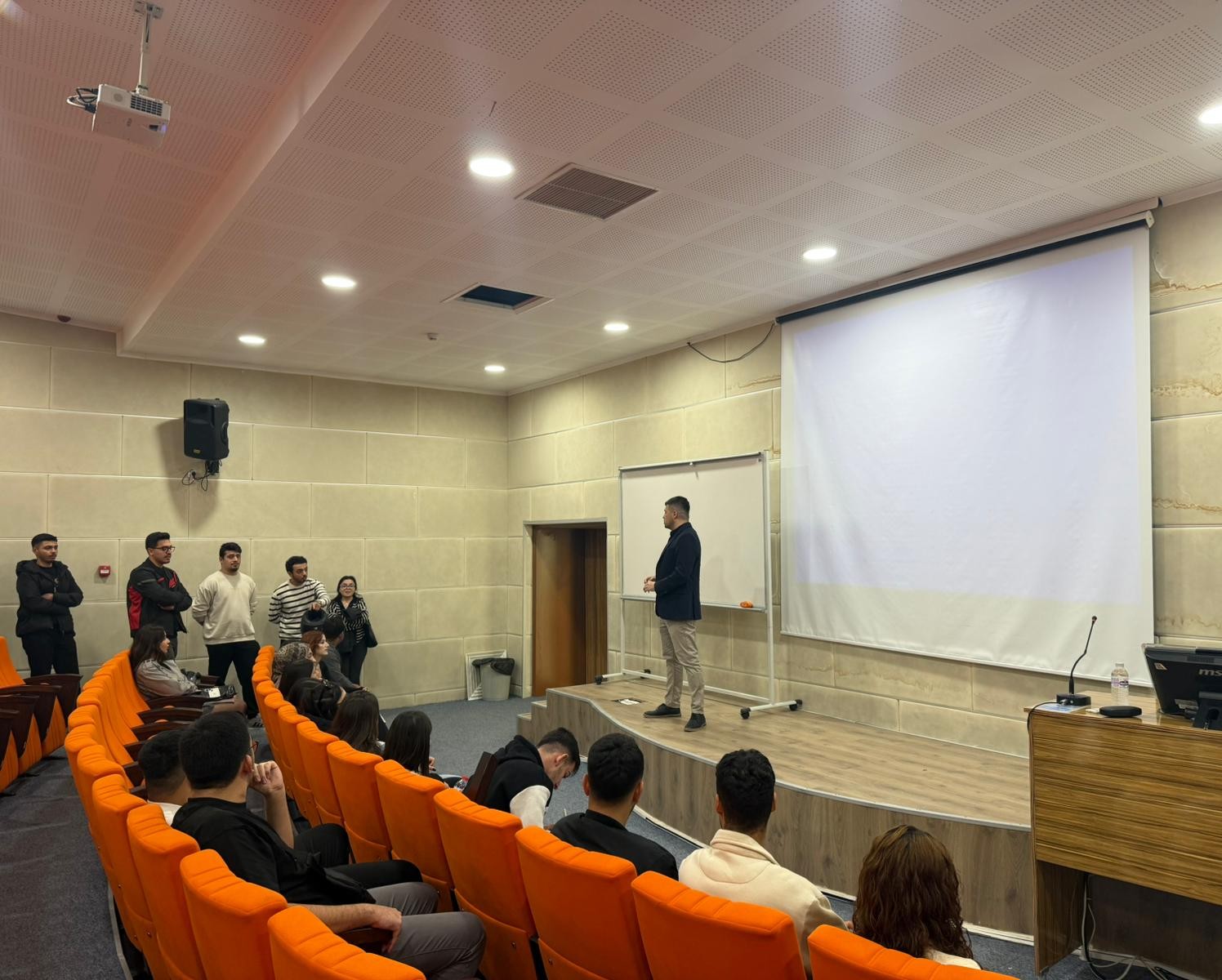 İŞLETME BÖLÜMÜNDE ARA SINAVLAR SONRASI GERİ BİLDİRİM TOPLANTISI GERÇEKLEŞTİRİLDİ