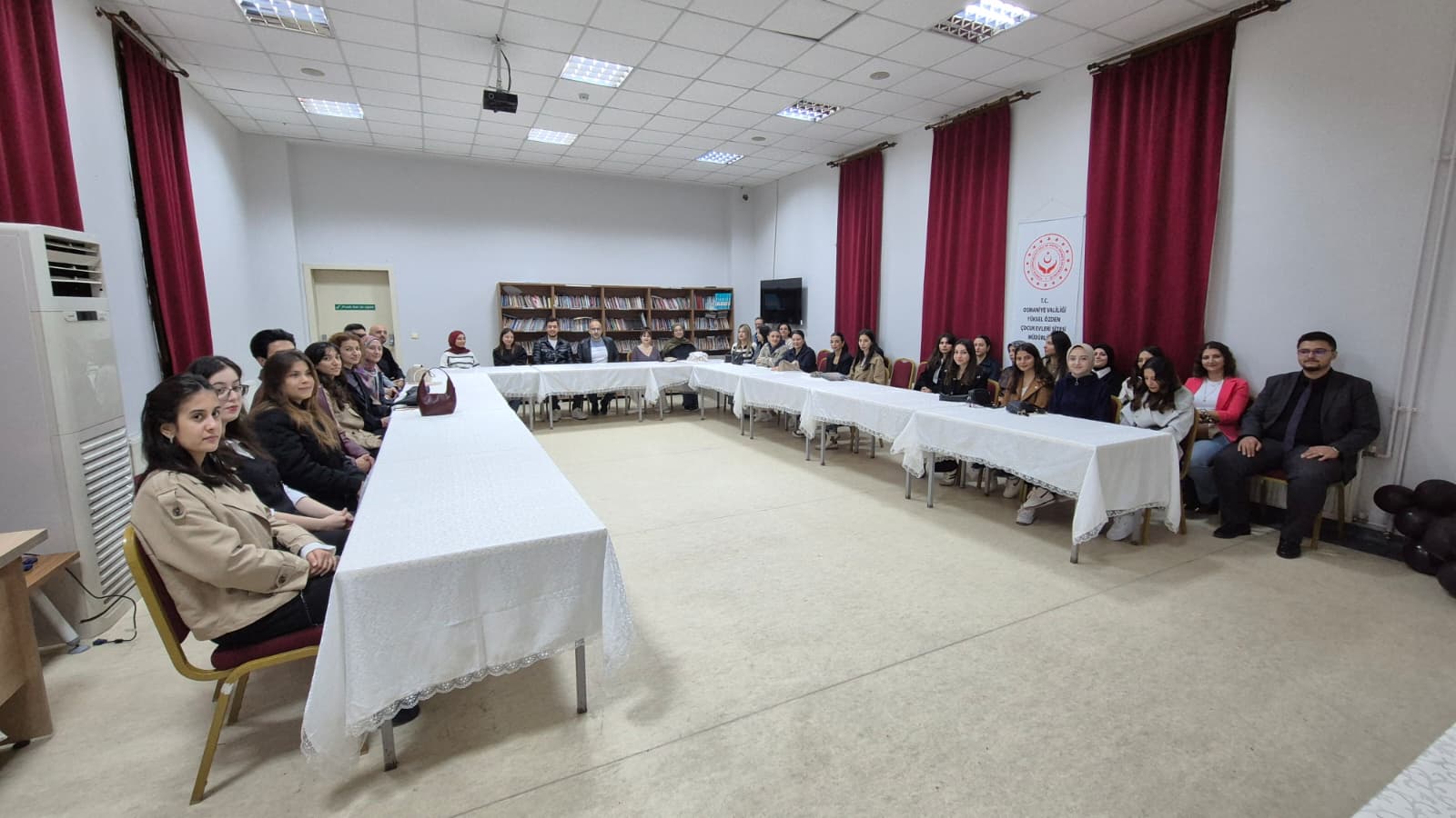 İKTİSADİ VE İDARİ BİLİMLER FAKÜLTESİNDEN YÜKSEL ÖZDEN ÇOCUK EVİNE ZİYARET