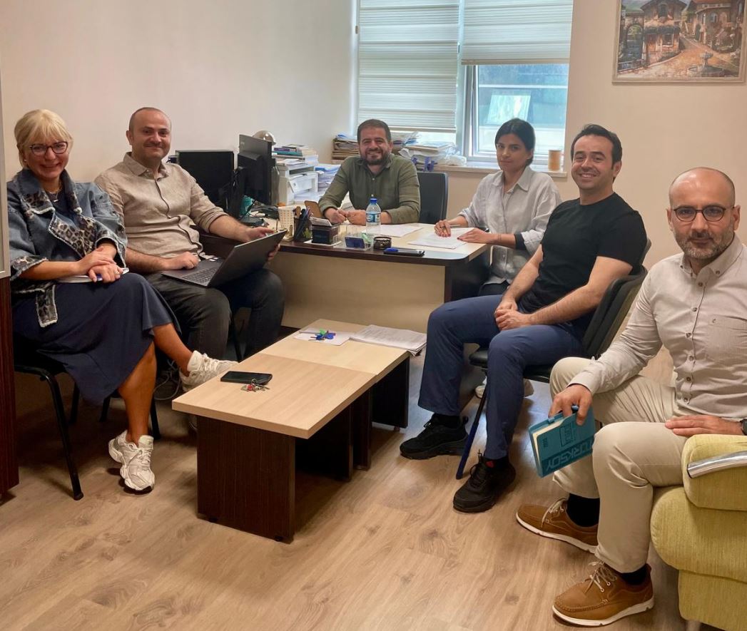 ULUSLARARASI İLİŞKİLER BÖLÜMÜ İLE SİYASET BİLİMİ VE KAMU YÖNETİMİ BÖLÜMÜ ARASINDA ÇİFT ANADAL VE YANDAL PROGRAMLARININ AÇILMASINA YÖNELİK DEĞERLENDİRME TOPLANTISI GERÇEKLEŞTİRİLDİ