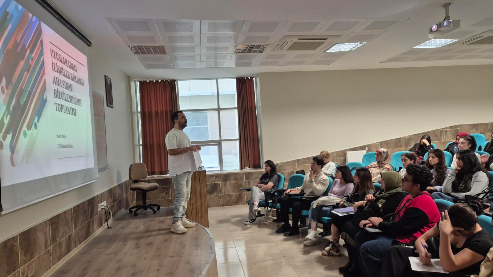 Vize Sınavları Öncesi Öğrenci Bilgilendirme Toplantısı Yapıldı 