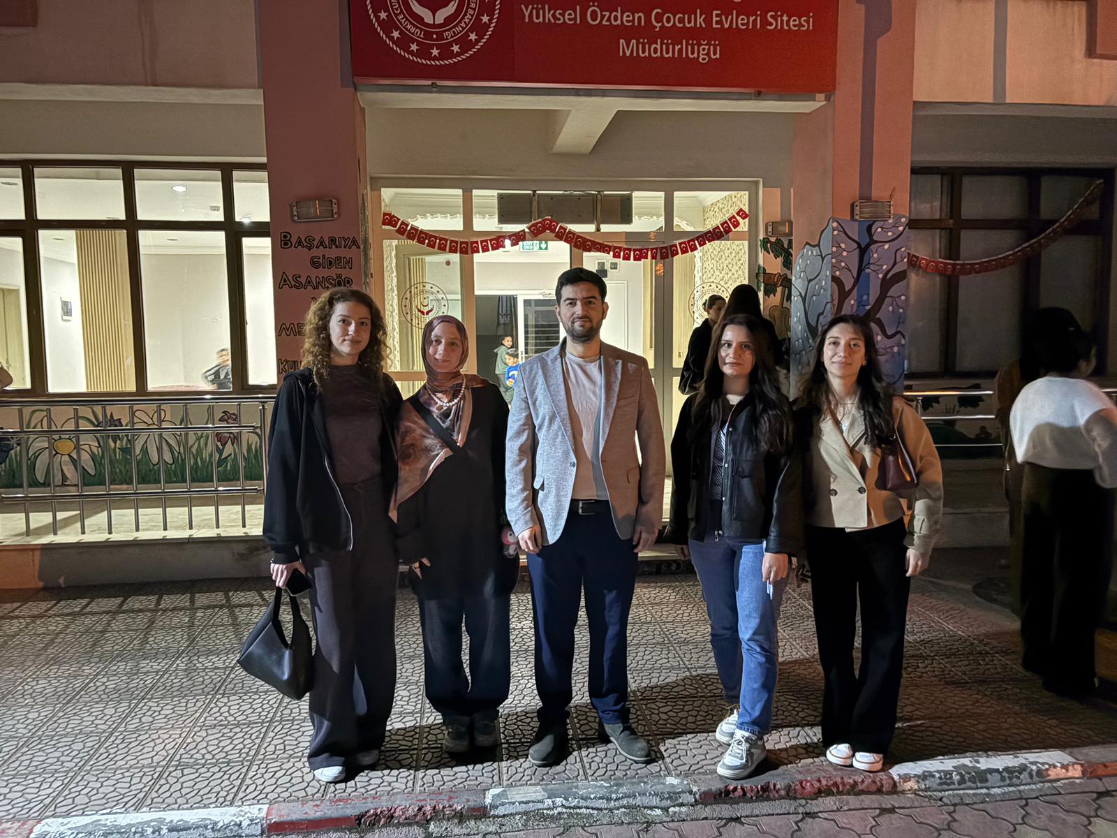 Öğrencilerimiz Yüksel Özden Çocuk Evlerini'ni Ziyaret Etti