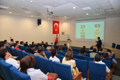 Üniversitemiz Arkeoloji Kulübü tarafından düzenlenen “Türkiye-İsrail Geriliminde Arkeoteolojik Kaynaklar ve Armageddon/Melhame-i Kübra Savaşı” başlıklı konferans, Üniversitemiz Kütüphane Konferans Salonu’nda gerçekleştirildi.