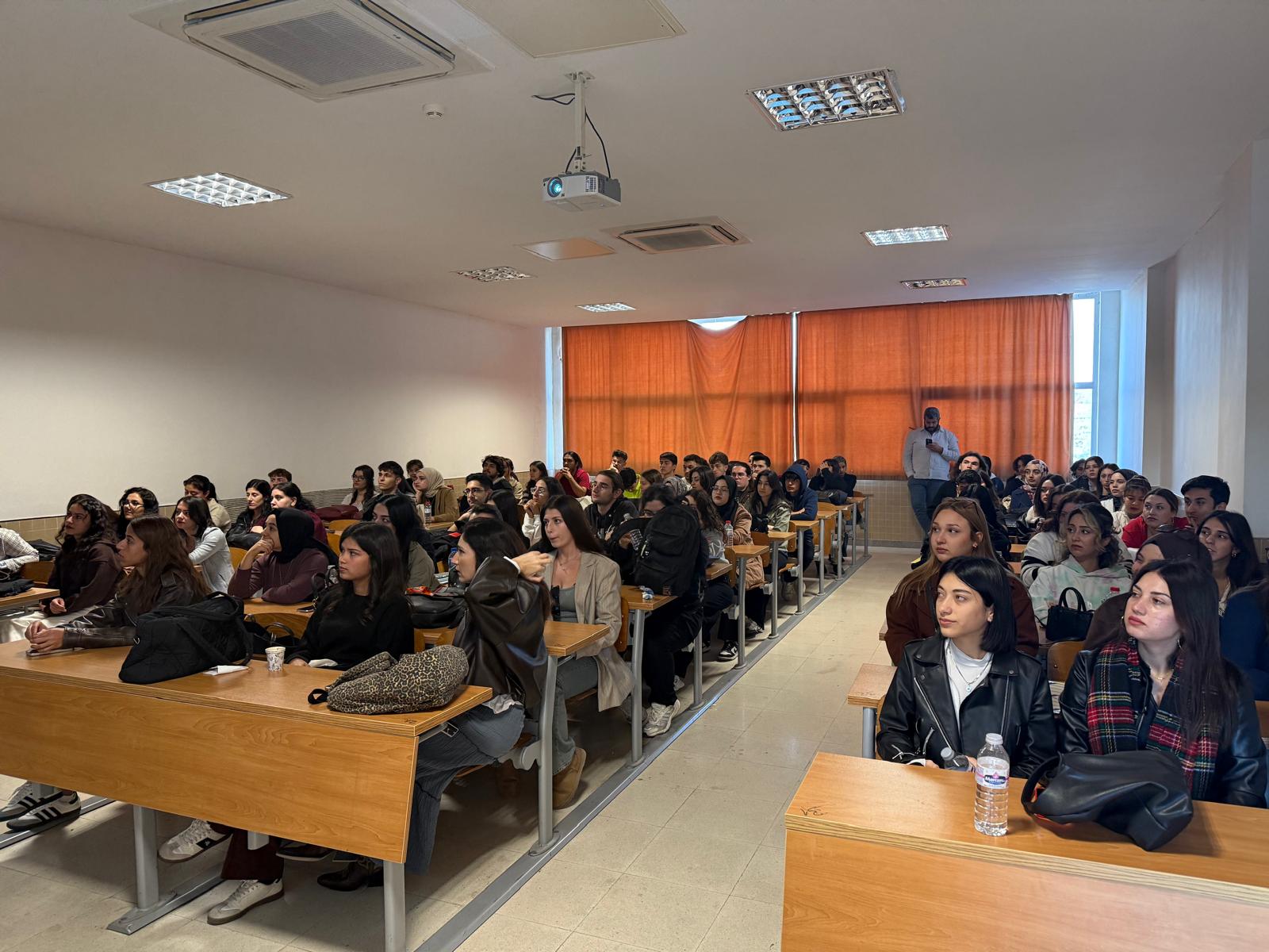 İngiliz Dili ve Edebiyatı Bölümü Ara Sınav Öncesi Öğrenci Toplantısı Yapıldı