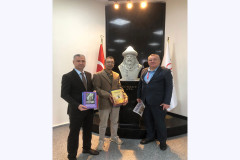 Gagauzya’nın önde gelen edebiyatçılarından ve “millî şair” unvanına sahip Dr. Todur Zanet'ten Üniversitemize Anlamlı Hediye