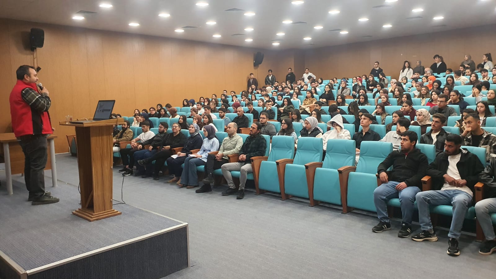 Kadirli Meslek Yüksekokulu'nda Terörle Mücadele Bilgilendirme Konferansı Gerçekleştirildi