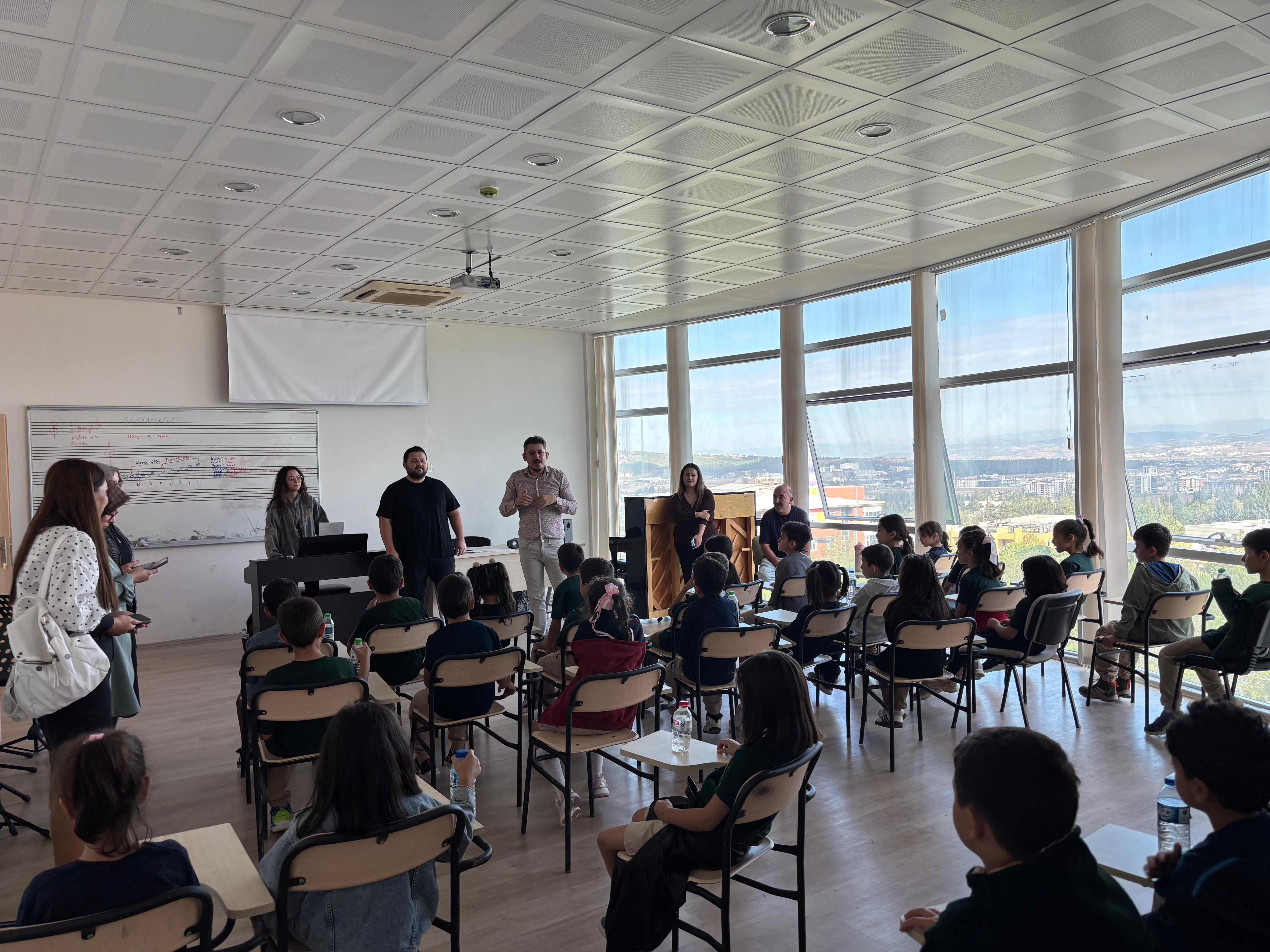 Bölümümüzün Dış Paydaşı Olan İl Milli Eğitim Müdürlüğü Çamlıkevler İlkokulu Öğrencileri Tarafından Bölümümüze Kültür-Sanat Gezisi Gerçekleştirildi.