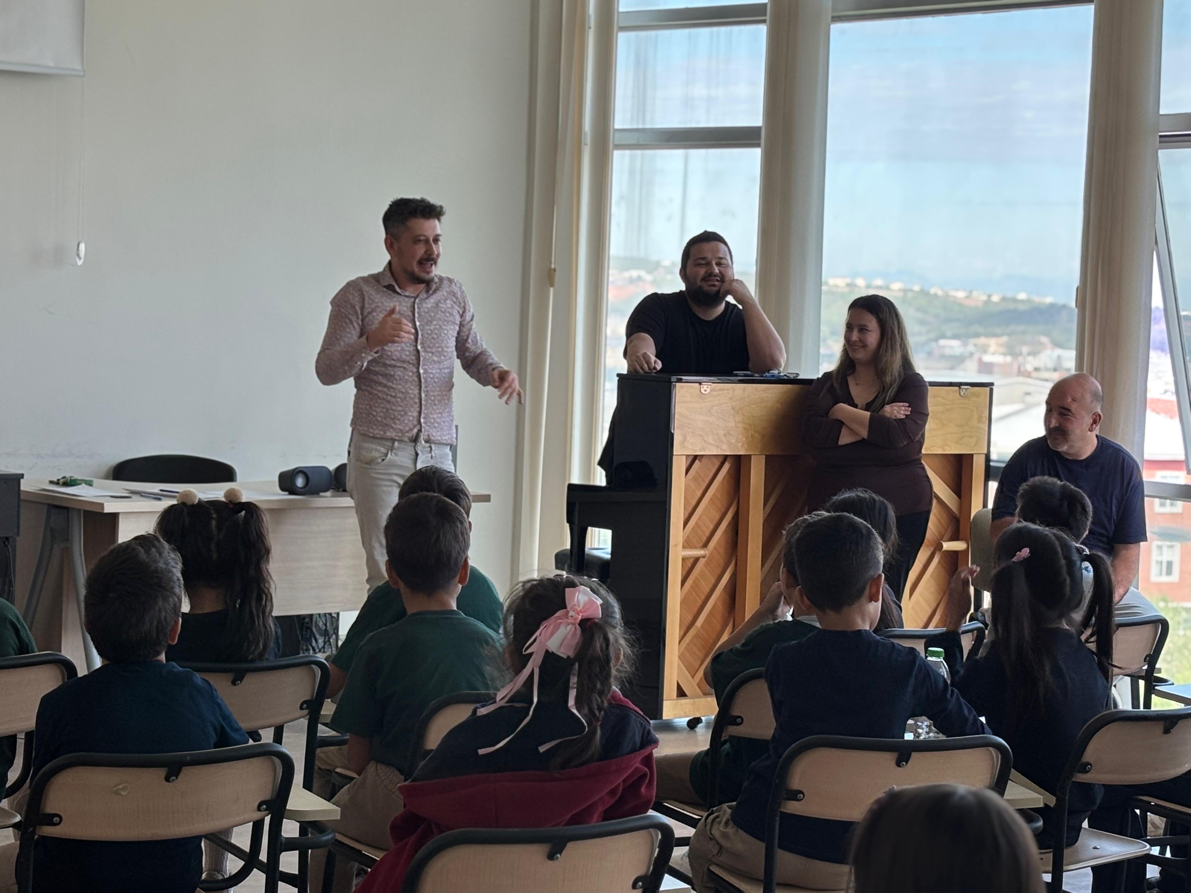 Bölümümüzün Dış Paydaşı Olan İl Milli Eğitim Müdürlüğü Çamlıkevler İlkokulu Öğrencileri Tarafından Bölümümüze Kültür-Sanat Gezisi Gerçekleştirildi.