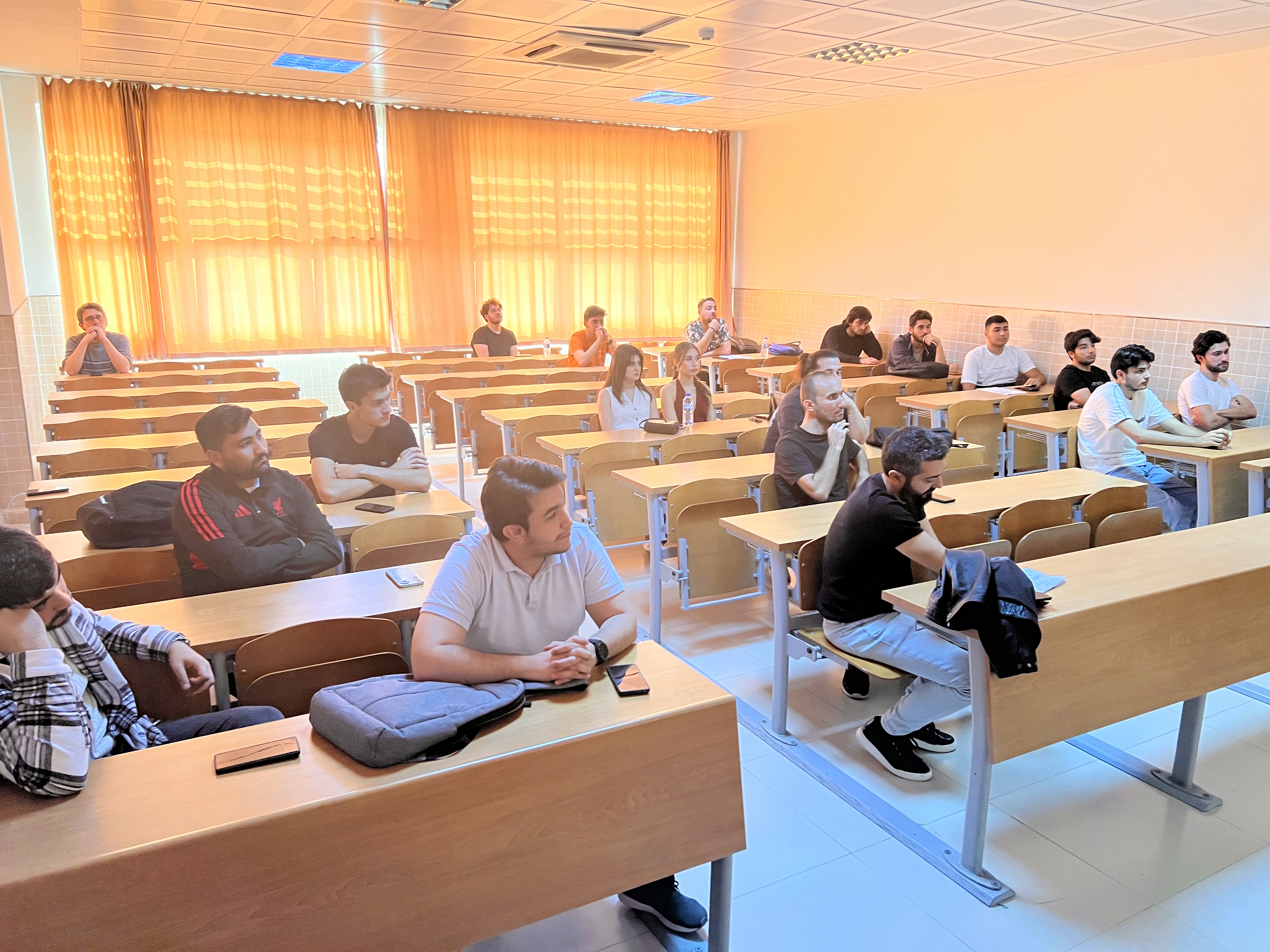 Akran Mentör Belirlendi. Ara Sınav Öncesi Öğrenciler ve Görevli Akademik Personel ile Bilgilendirme ve Değerlendirme Toplantısı Yapıldı.