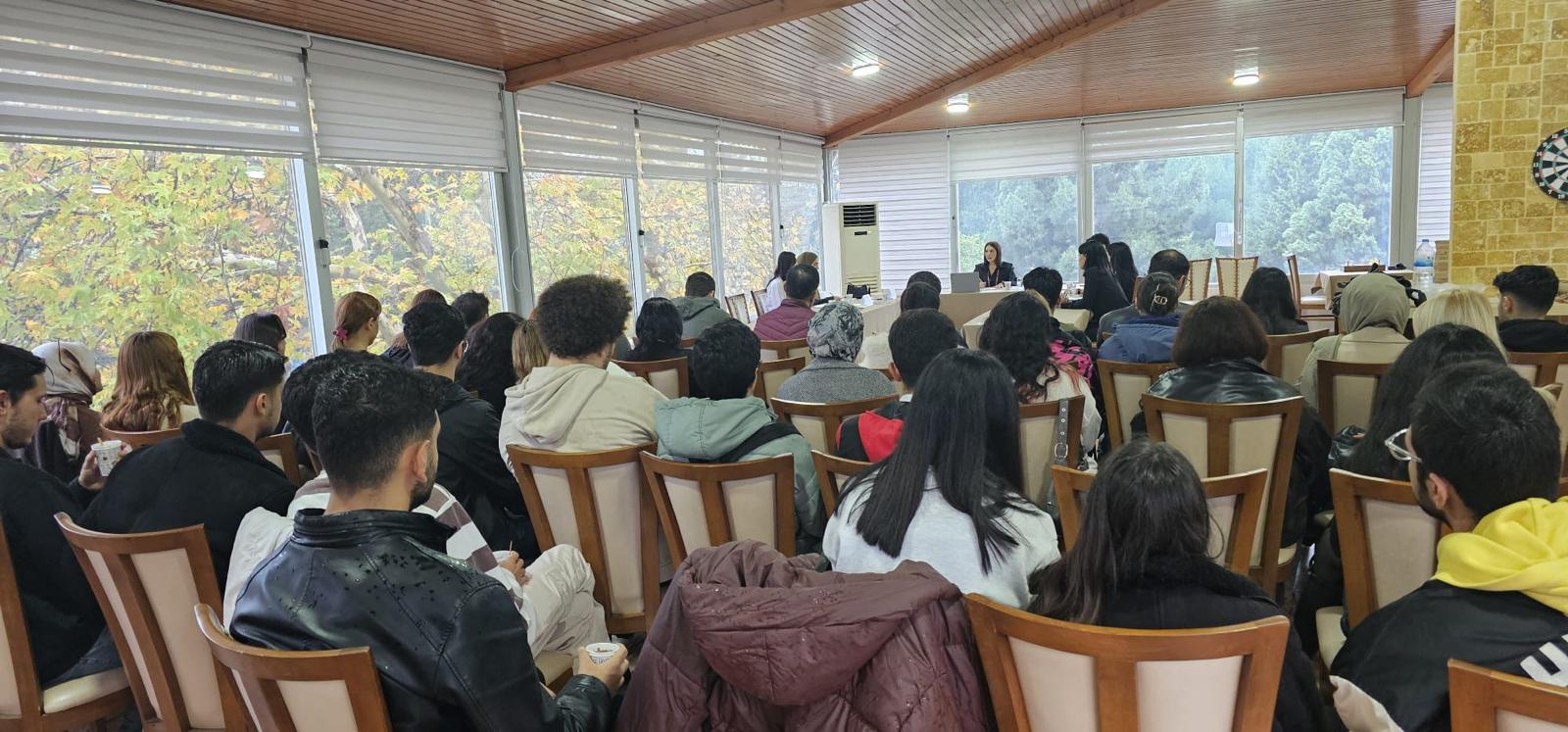 OKÜMUN Kulübünden Mini MUN Simülasyonu: Öğrenciler Diplomasi Atmosferini Deneyimledi